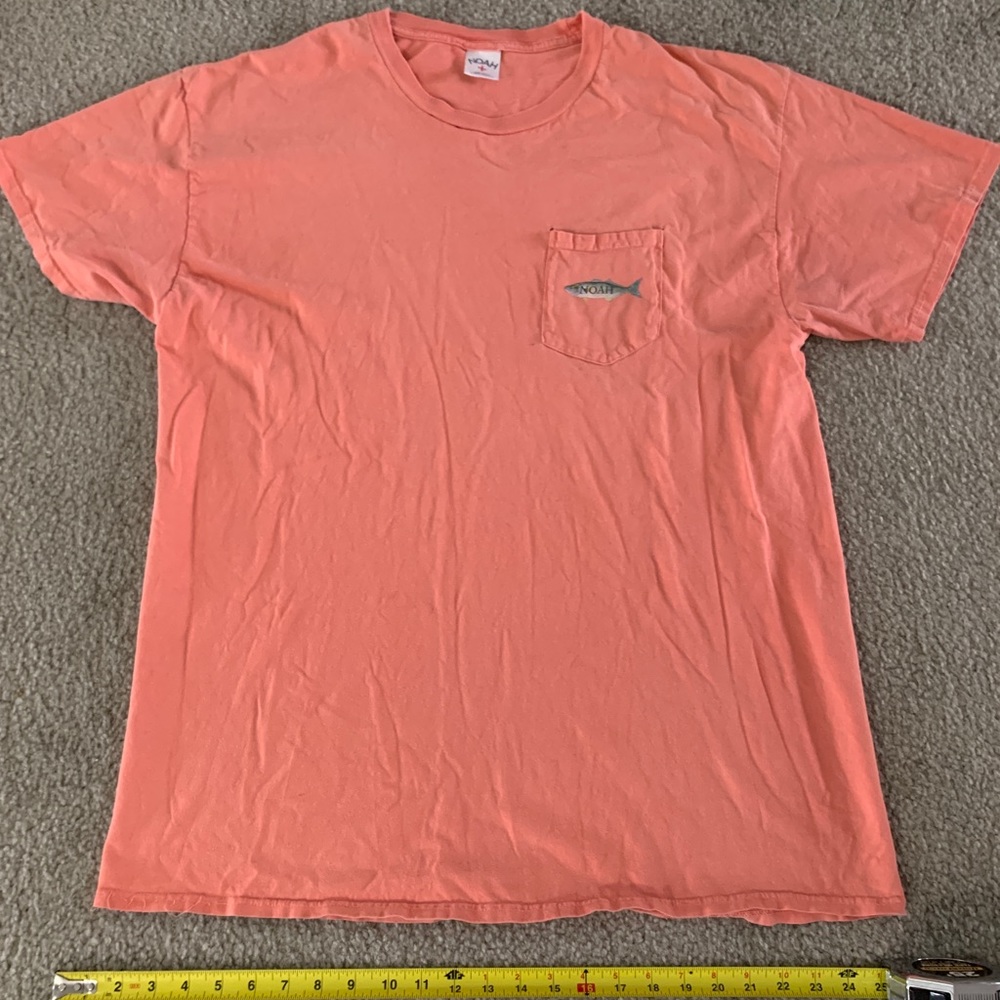 Noah supreme XL T-shirt fish pocket t pink salmon